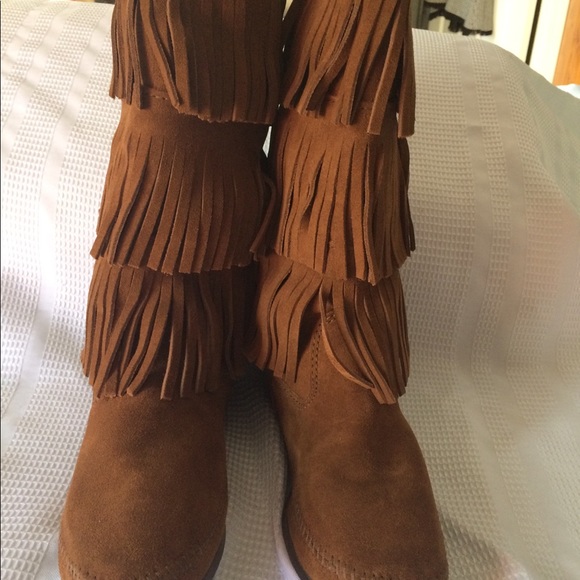 Minnetonka 3 layer fringe boots brand new! - Picture 2 of 8